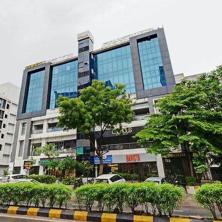 Hotel Royal Ican Sindhubhavan Road 阿穆达巴 外观 照片