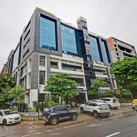 Hotel Royal Ican Sindhubhavan Road 阿穆达巴 外观 照片