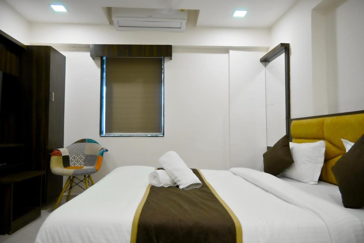 Hotel Royal Ican Sindhubhavan Road 阿穆达巴 外观 照片