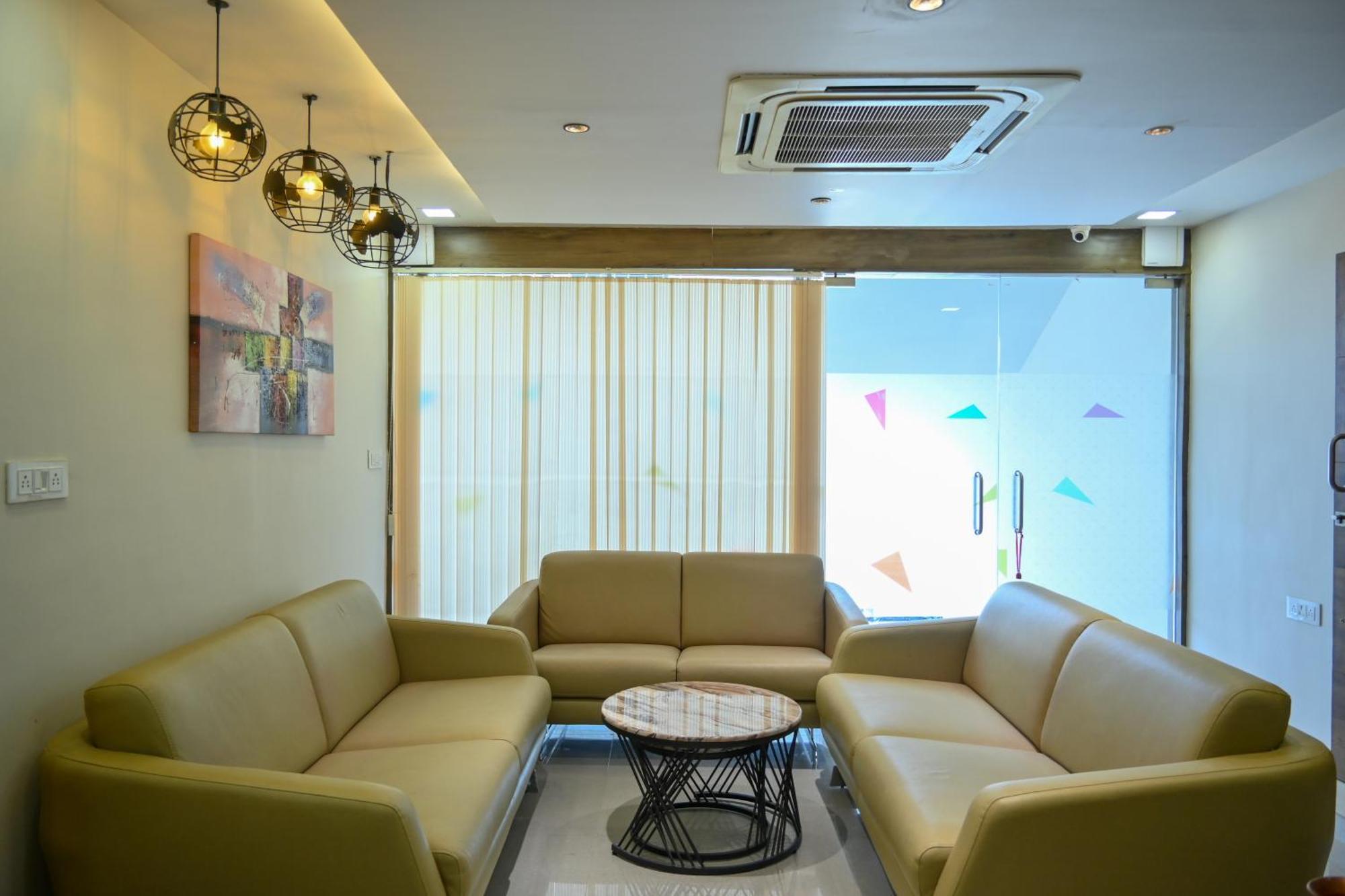 Hotel Royal Ican Sindhubhavan Road 阿穆达巴 外观 照片