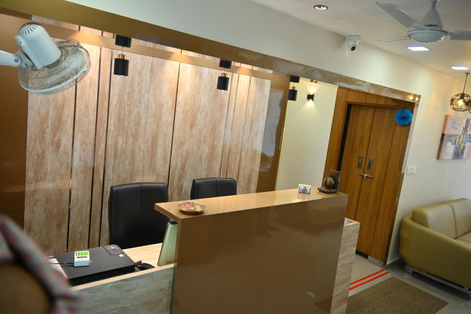 Hotel Royal Ican Sindhubhavan Road 阿穆达巴 外观 照片