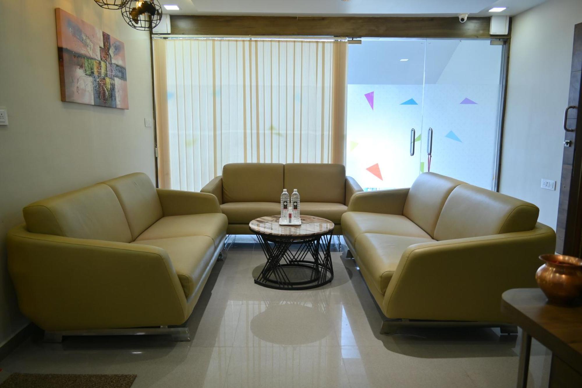 Hotel Royal Ican Sindhubhavan Road 阿穆达巴 外观 照片