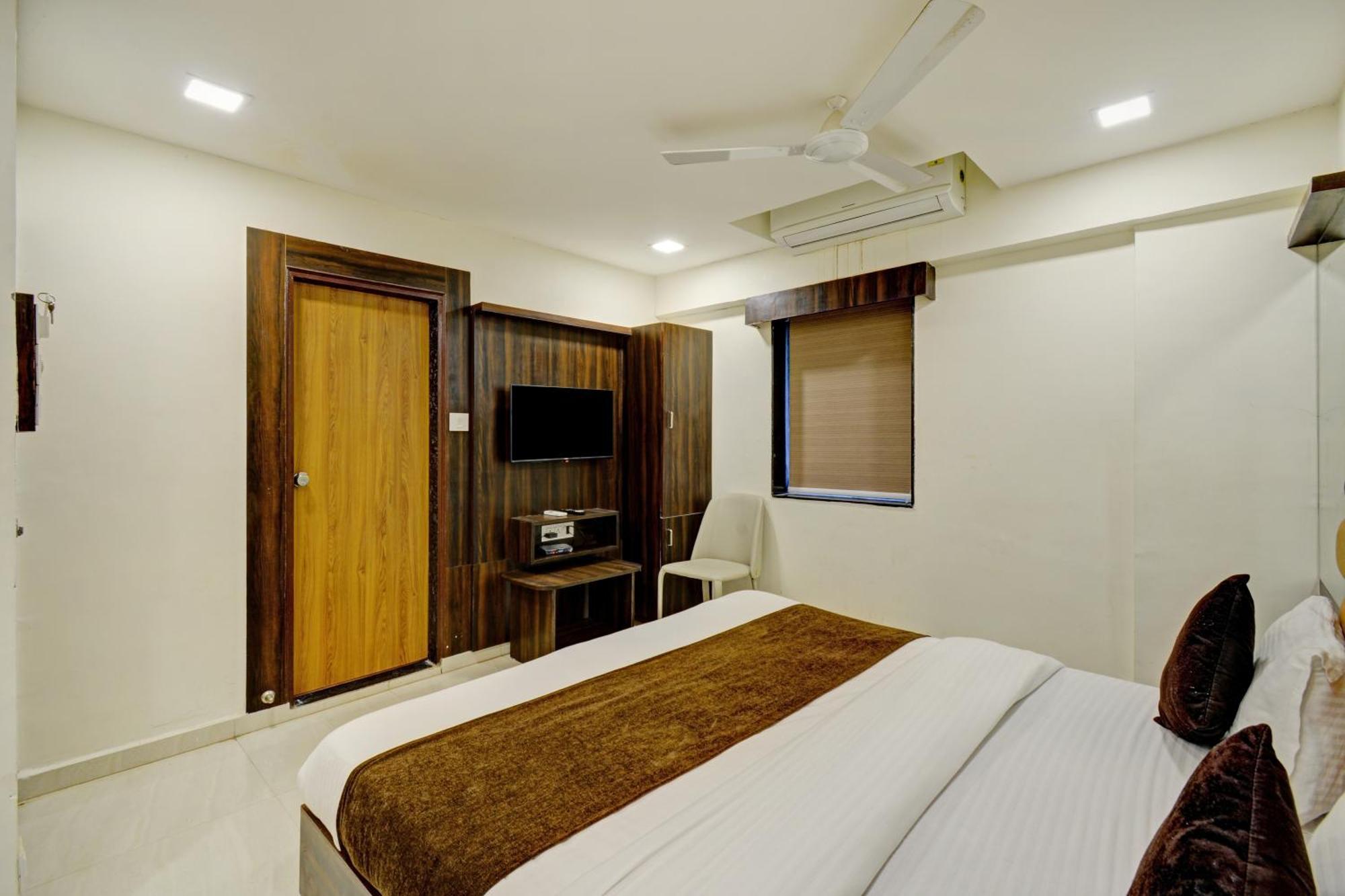 Hotel Royal Ican Sindhubhavan Road 阿穆达巴 外观 照片