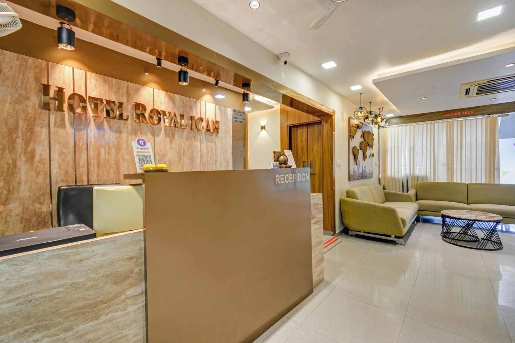 Hotel Royal Ican Sindhubhavan Road 阿穆达巴 外观 照片
