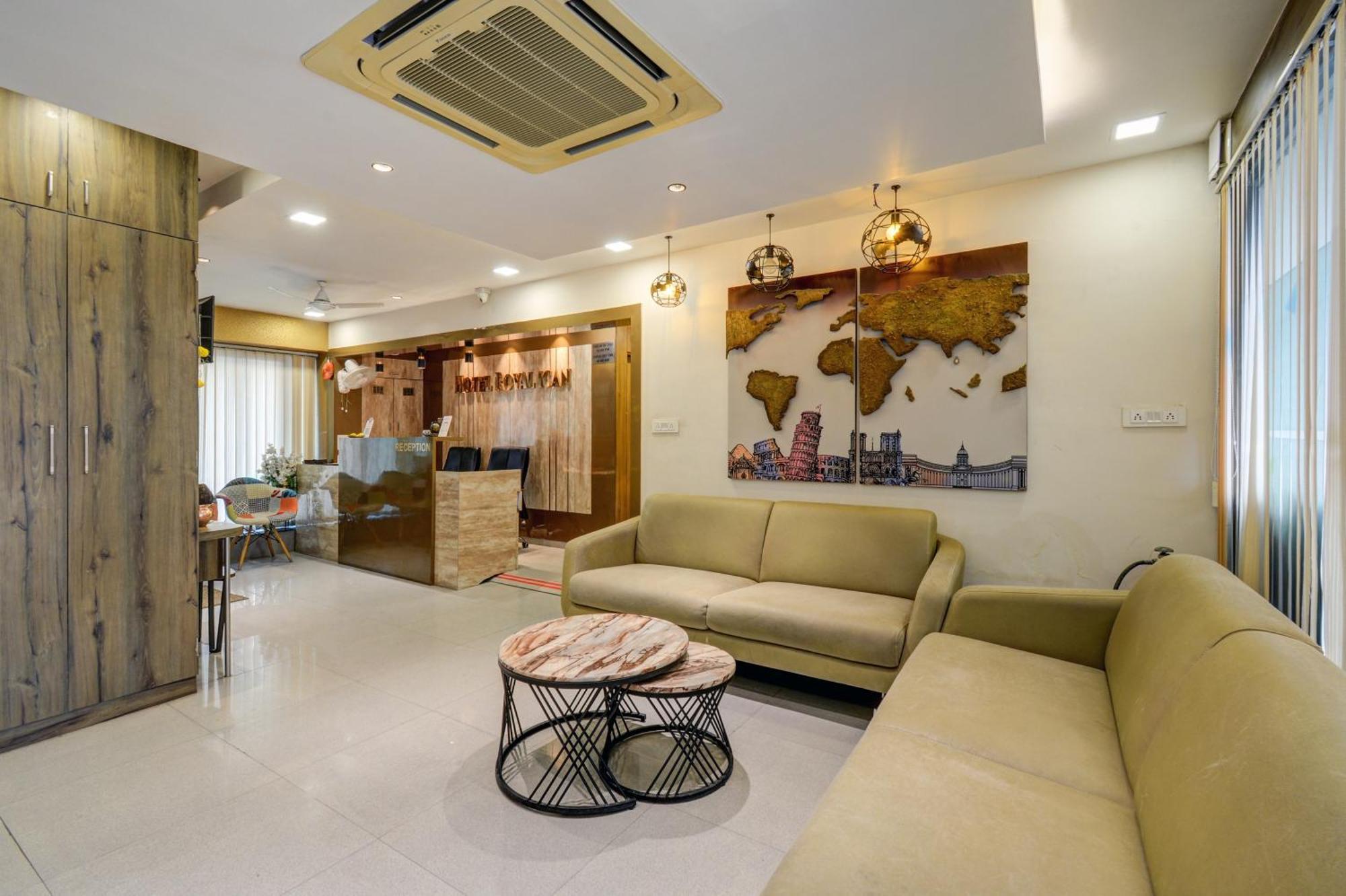 Hotel Royal Ican Sindhubhavan Road 阿穆达巴 外观 照片