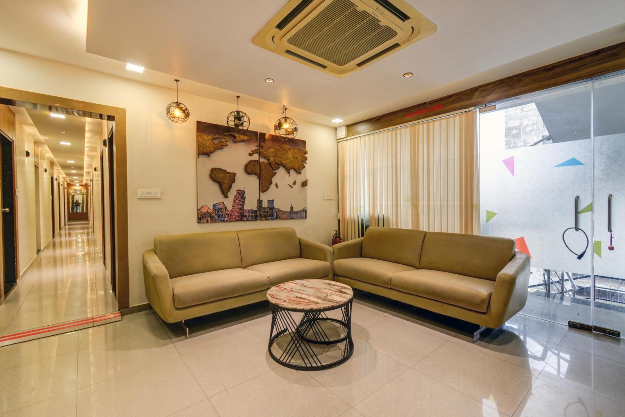 Hotel Royal Ican Sindhubhavan Road 阿穆达巴 外观 照片