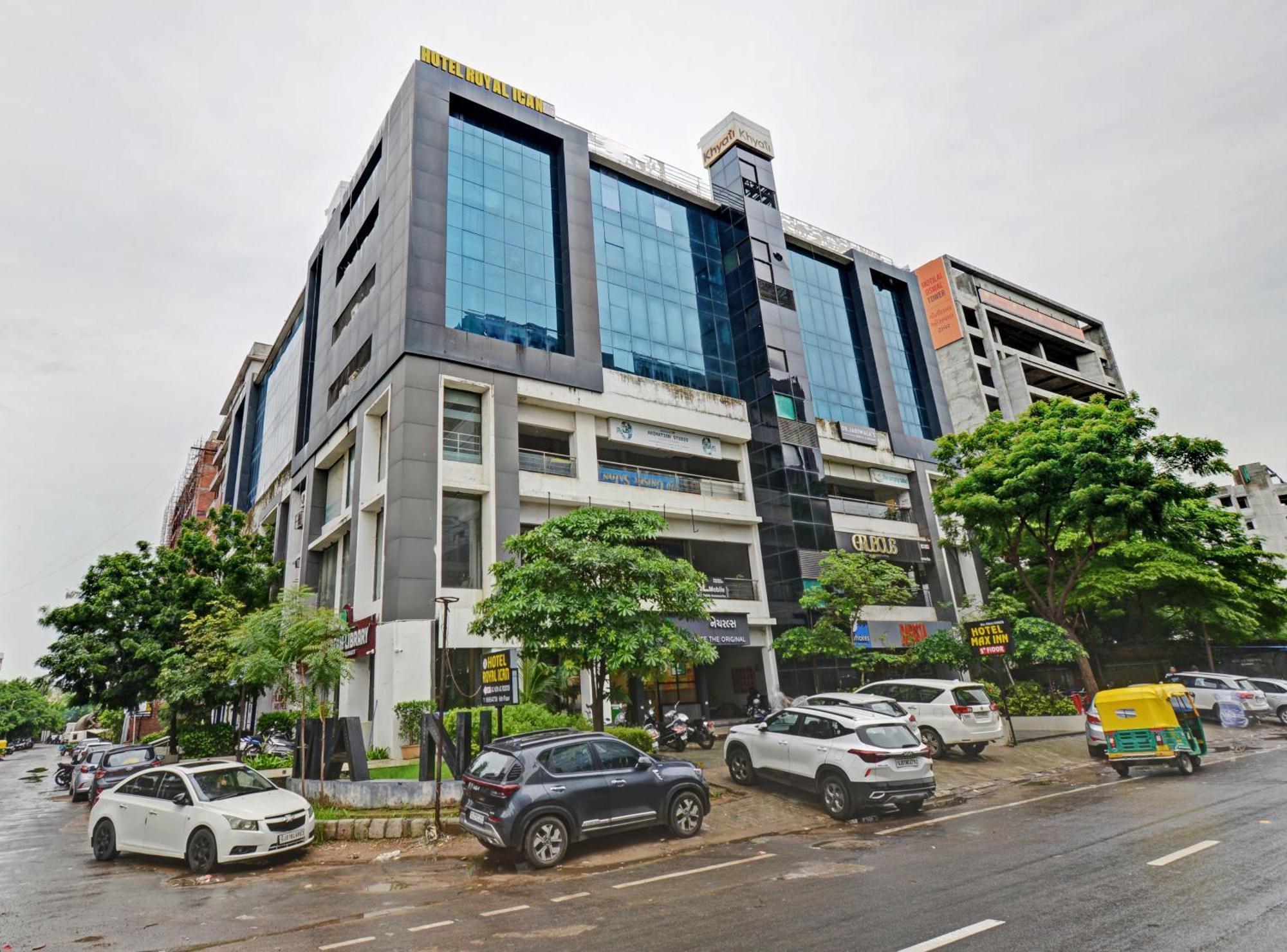 Hotel Royal Ican Sindhubhavan Road 阿穆达巴 外观 照片